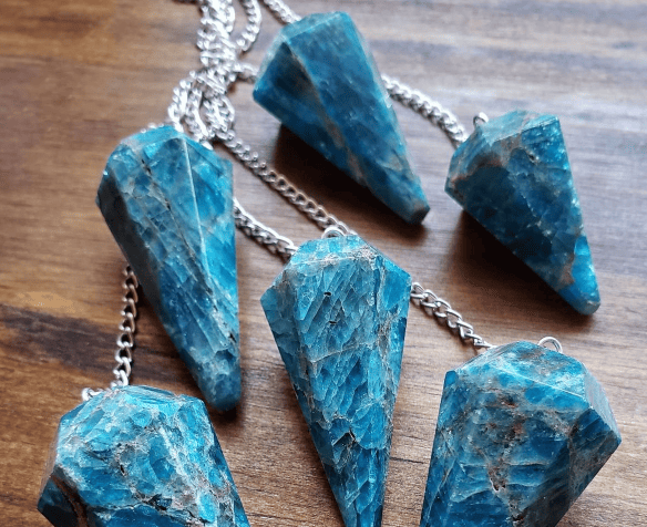 Batu Apatite Permata Biru Memancarkan Inspirasi dan Ketenangan