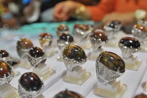 Perhiasan Batu Soapstone: Keanggunan Natural untuk Modern