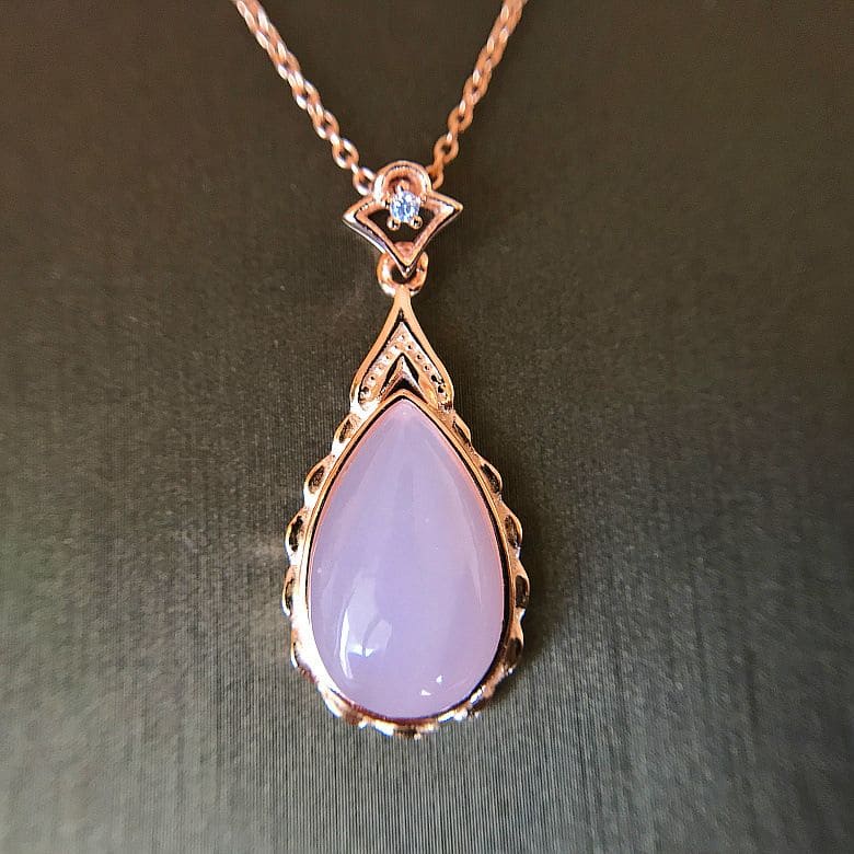 Perhiasan Batu Chalkstone: Sentuhan Natural Gaya Elegan