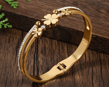 Gelang Rose Motif Bunga Clover: Elegan, Manis, dan Berkelas